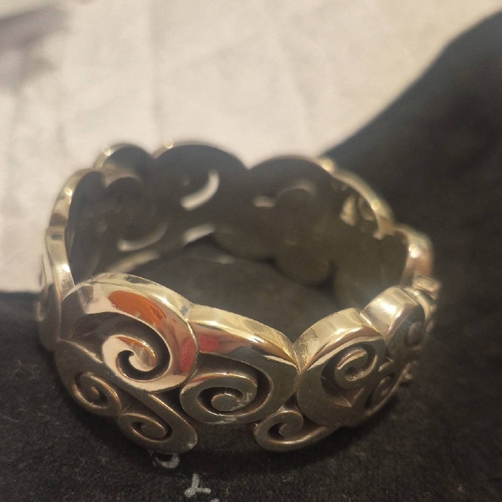 Elegant Silver Swirl Braclet